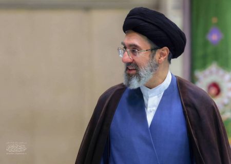 توصیه رهبر معظم انقلاب: آغاز دیدارهای سال نو با تکریم خانواده‌های معظم شهدا